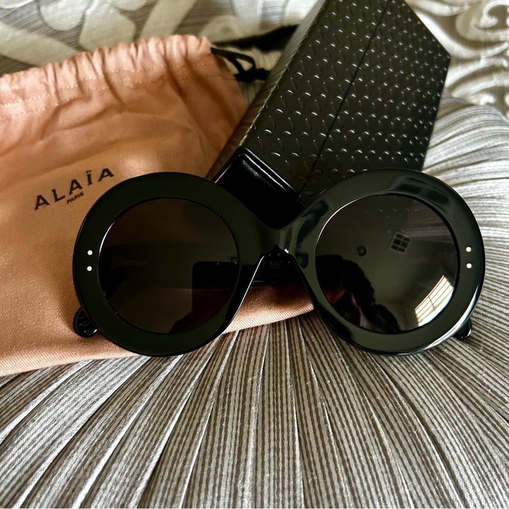 100% Authentic Azzedine Alaïa Round Black Sunglasses, New, $610.